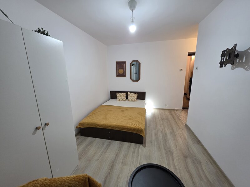 Decebal, Rond Alba Iulia, pe Moise Nicoara, bloc 4 etaje,