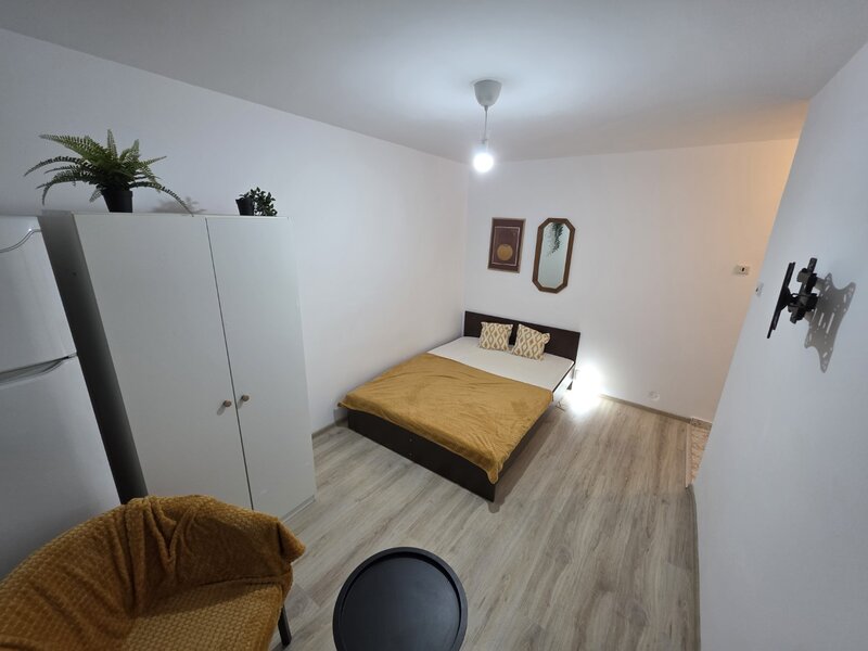 Decebal, Rond Alba Iulia, pe Moise Nicoara, bloc 4 etaje,