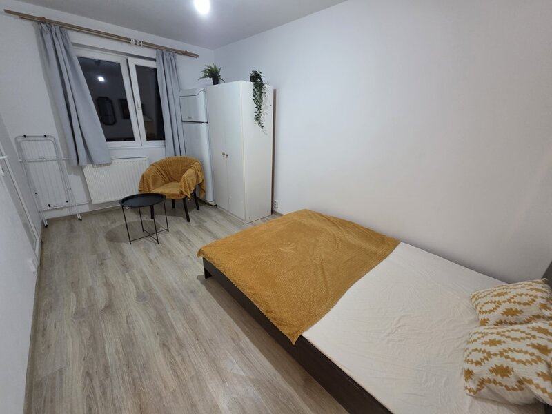 Decebal, Rond Alba Iulia, pe Moise Nicoara, bloc 4 etaje,