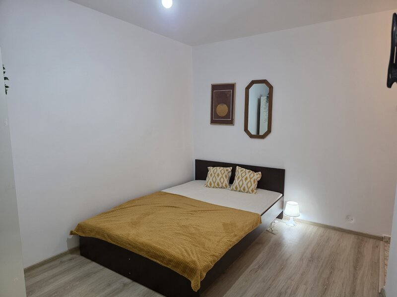 Decebal, Rond Alba Iulia, pe Moise Nicoara, bloc 4 etaje,